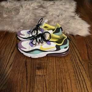 Beautiful nike air max 270 sneakers. Barely worn/Fits women size 7.5Youth size 6